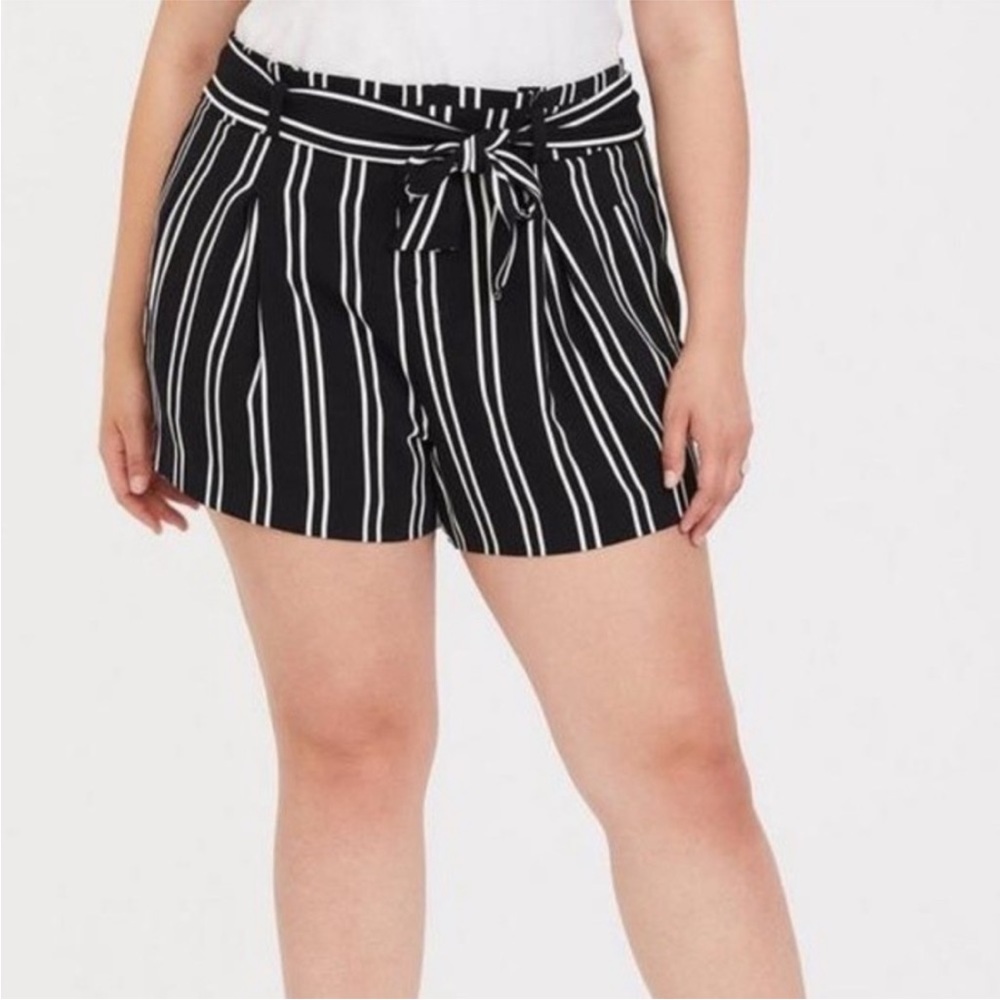 Torrid striped tie front shorts - new with flaw
